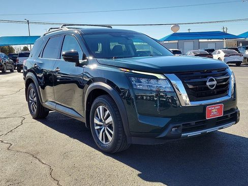 Used 2022 Nissan Pathfinder SL image 6