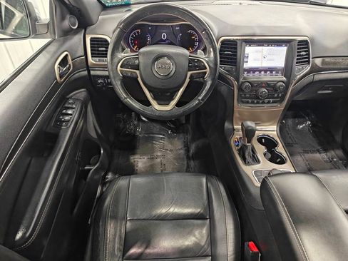 Used 2017 Jeep Grand Cherokee Limited AWD/4WD image 4