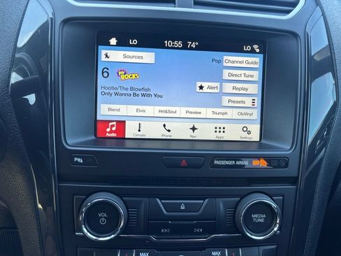 Used 2017 Ford Explorer XLT w/ Equipment Group 202A FWD image 28