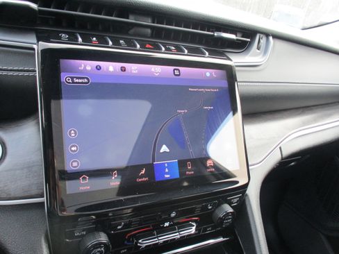 Certified 2023 Jeep Grand Cherokee Limited w/ Black Appearance Package image 18