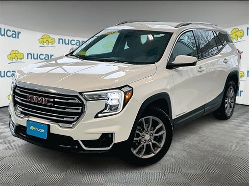 Used 2023 GMC Terrain SLT image 3