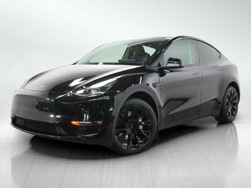 Used 2023 Tesla Model Y Long Range AWD/4WD image 1