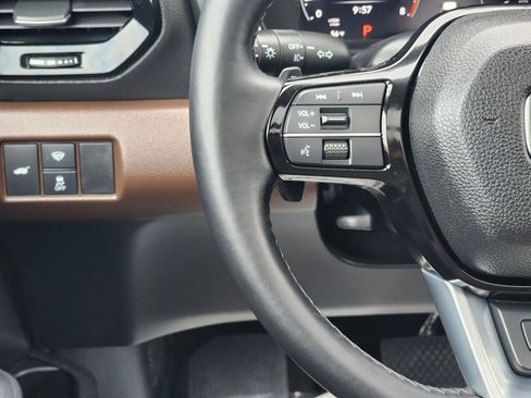 Used 2023 Honda Pilot Elite image 11