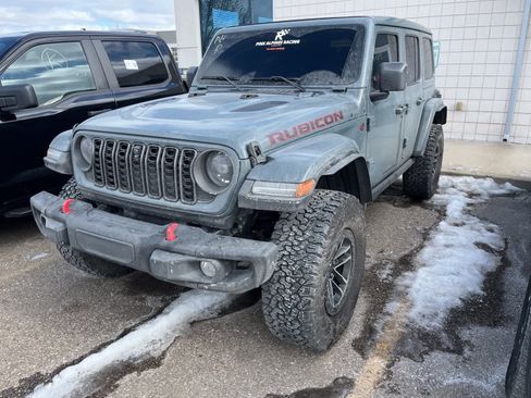 Used 2024 Jeep Wrangler Unlimited Rubicon image 2