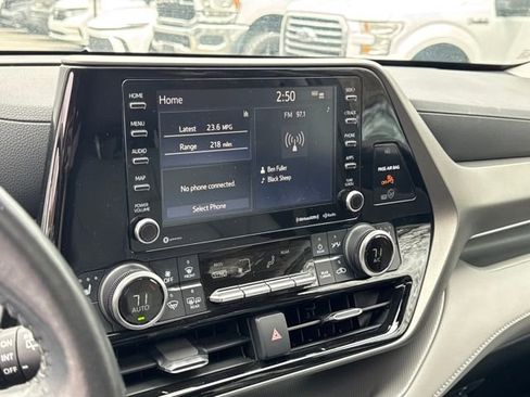 Used 2022 Toyota Highlander XLE image 21