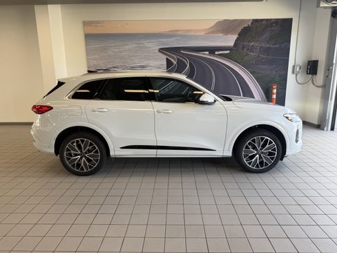 Used 2025 Audi Q5 Premium Plus w/ Premium Plus image 5