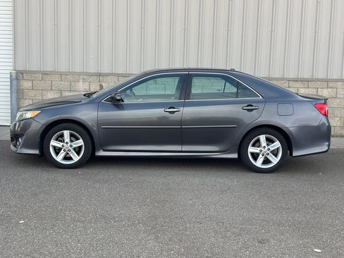 Used 2012 Toyota Camry SE w/ Leather Pkg FWD image 6