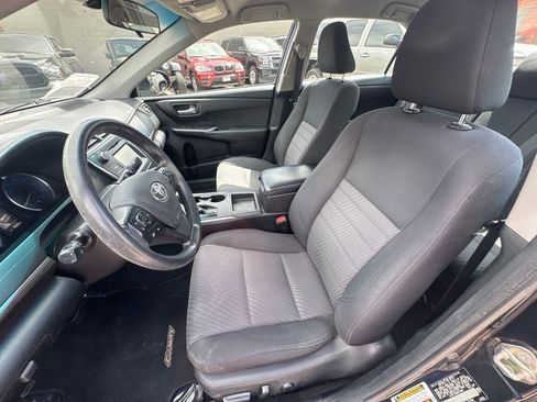 Used 2017 Toyota Camry LE FWD image 9