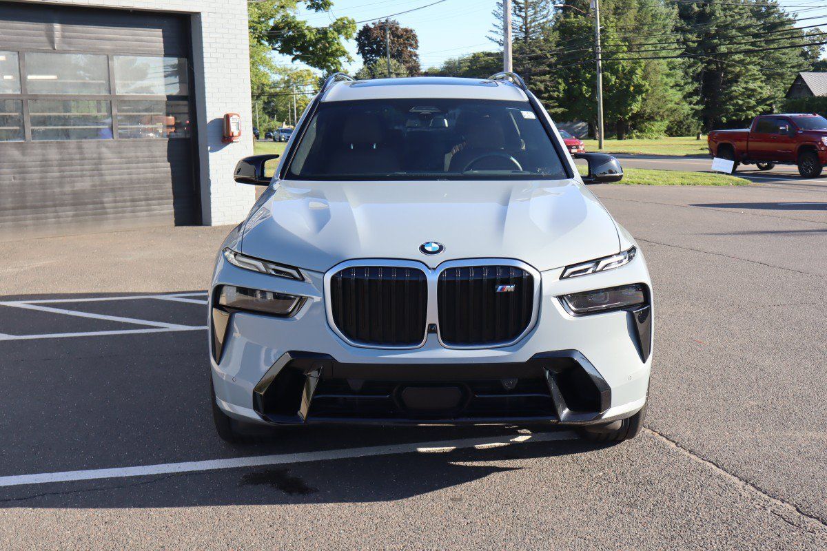 Used 2026 BMW X7 M60i AWD/4WD image 3