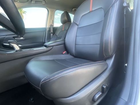 Used 2023 Nissan Sentra SR w/ SR Premium Package image 19