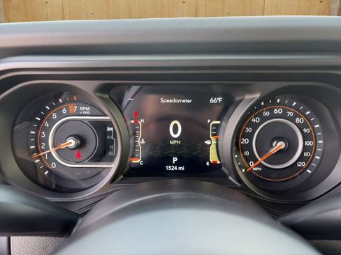 Used 2025 Jeep Gladiator Sport AWD/4WD image 11