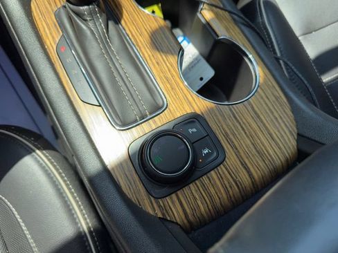 Used 2019 GMC Acadia Denali w/ Technology Package FWD image 15