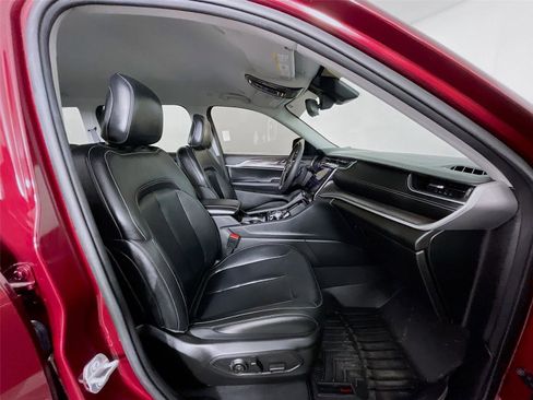 Used 2023 Jeep Grand Cherokee Limited image 30