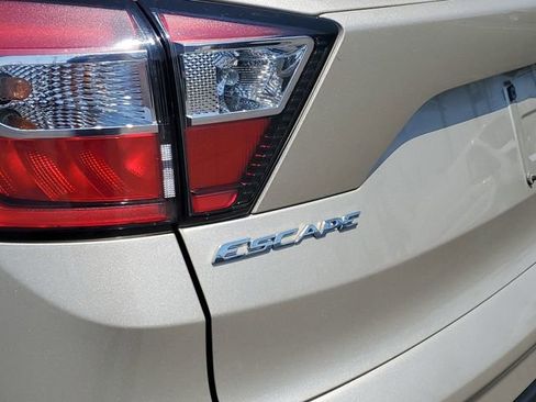 Used 2017 Ford Escape SE w/ Equipment Group 201A image 28