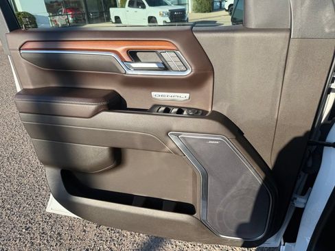 Used 2022 GMC Sierra 1500 Denali w/ Denali Reserve Package AWD/4WD image 9