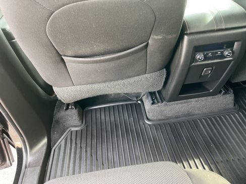 Used 2020 Chevrolet Traverse LT image 20