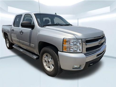 Used 2011 Chevrolet Silverado 1500 LT w/ All-Star Edition AWD/4WD image 4