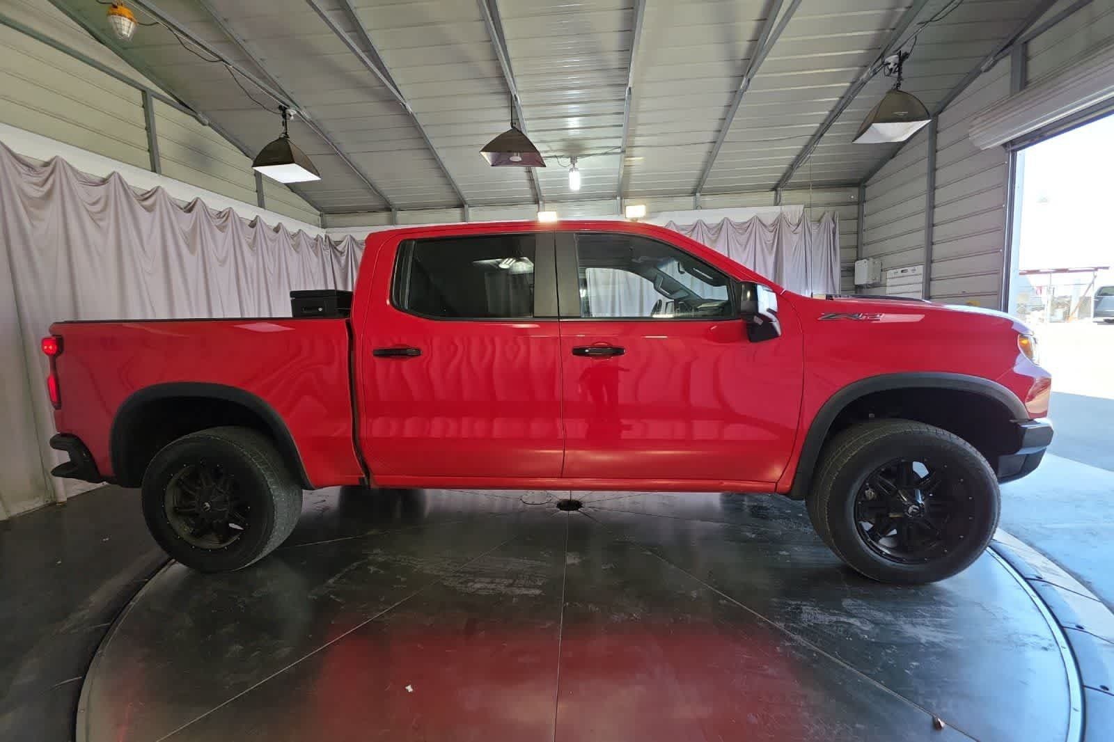 Used 2023 Chevrolet Silverado 1500 ZR2 AWD/4WD image 9