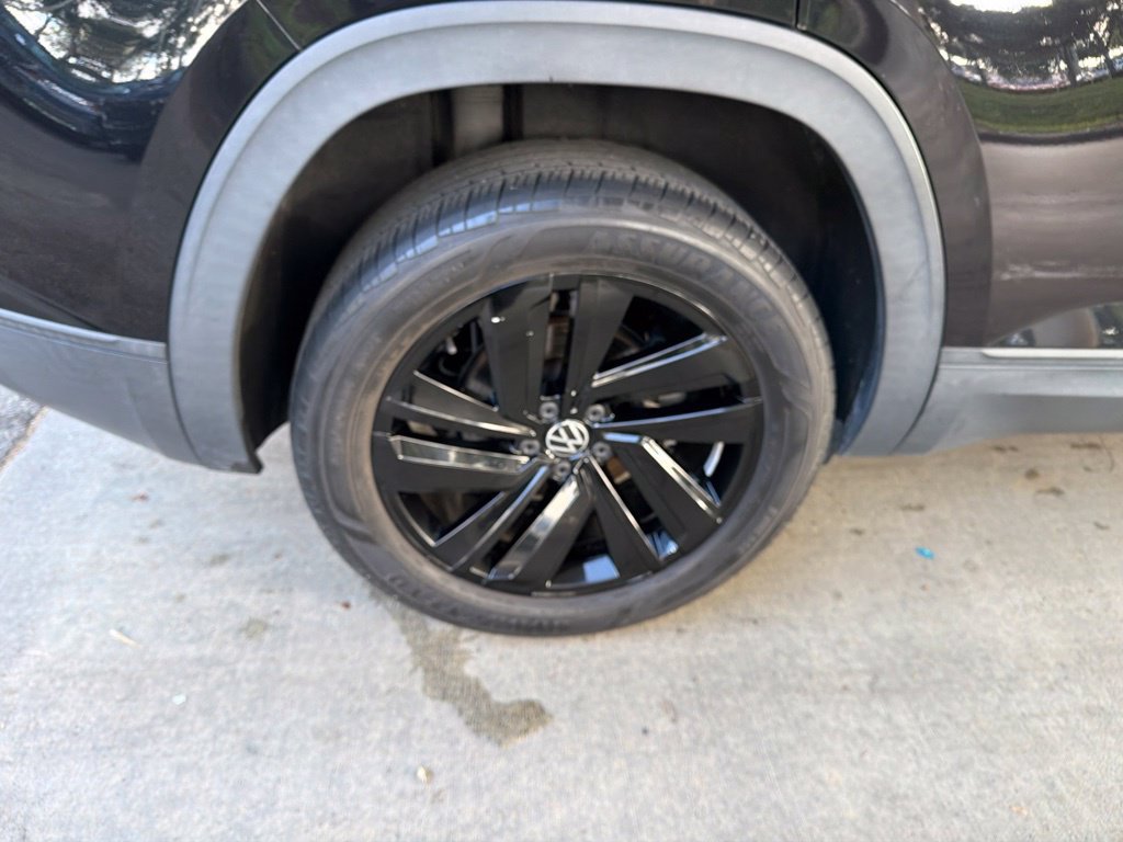 Used 2021 Volkswagen Atlas Cross Sport SE w/ Panoramic Sunroof Package FWD image 21