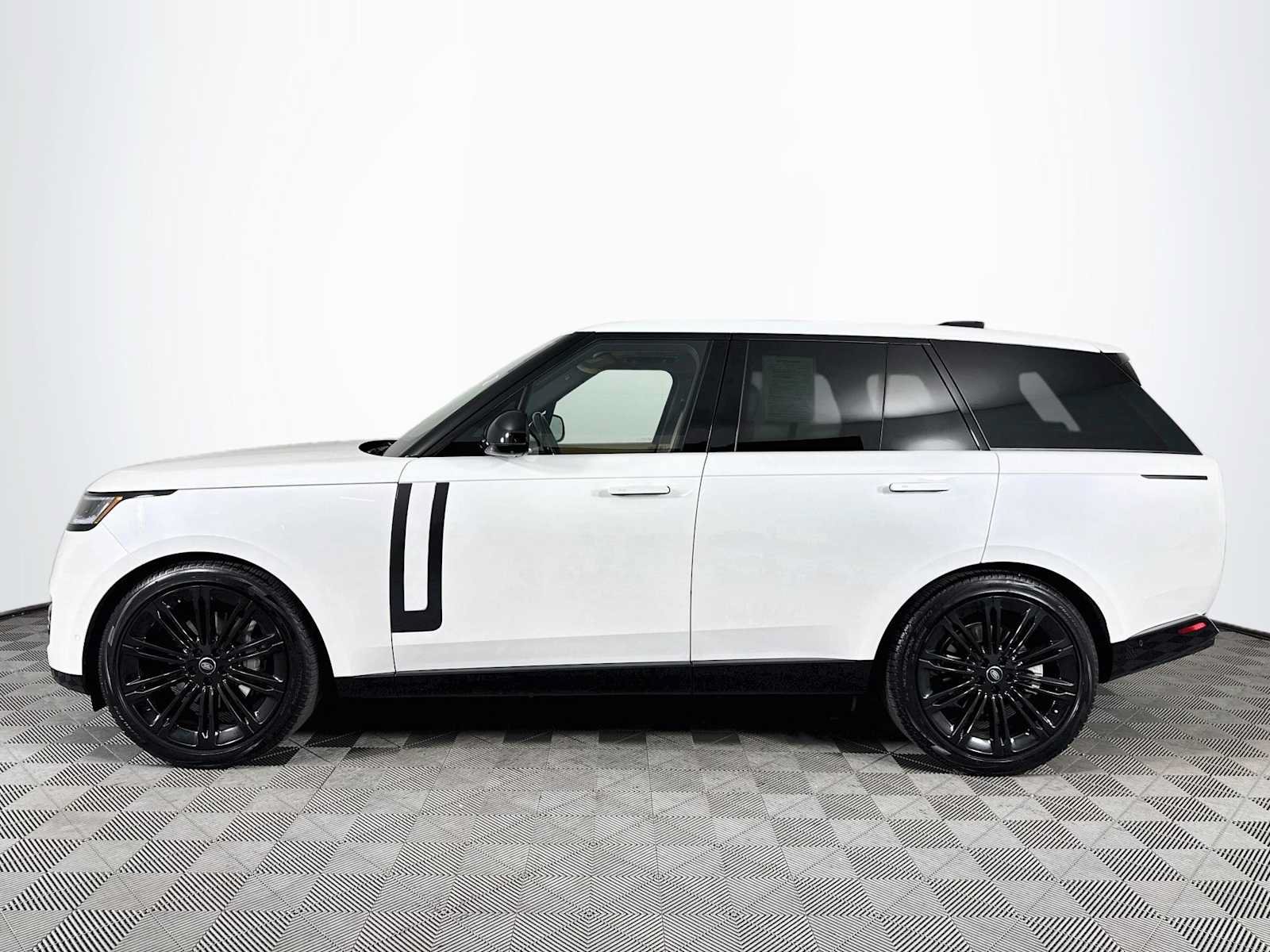 Used 2024 Land Rover Range Rover SE AWD/4WD image 8
