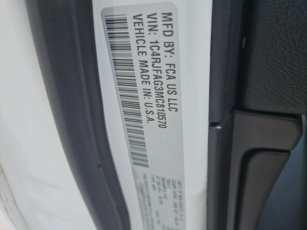 Used 2021 Jeep Grand Cherokee Laredo AWD/4WD image 24