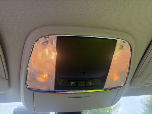 Used 2023 Chrysler 300 Touring RWD image 13