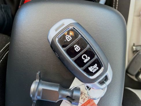 Used 2025 Hyundai Venue SEL image 32