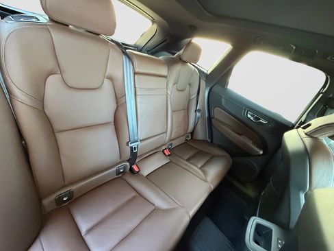Used 2021 Volvo XC60 T5 Momentum w/ Protection Package AWD/4WD image 18