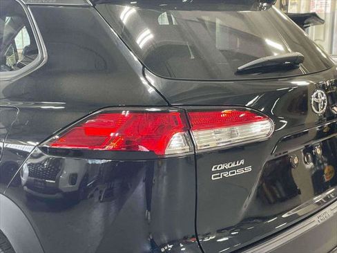 Used 2022 Toyota Corolla Cross LE w/ Moonroof Package AWD/4WD image 10