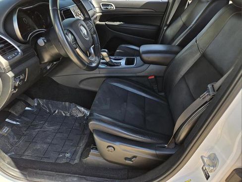 Certified 2022 Jeep Grand Cherokee Laredo X image 19