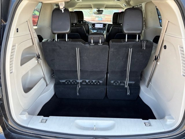 Used 2023 Chrysler Pacifica Touring-L FWD image 18