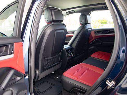 Certified 2026 Porsche Cayenne AWD/4WD image 27