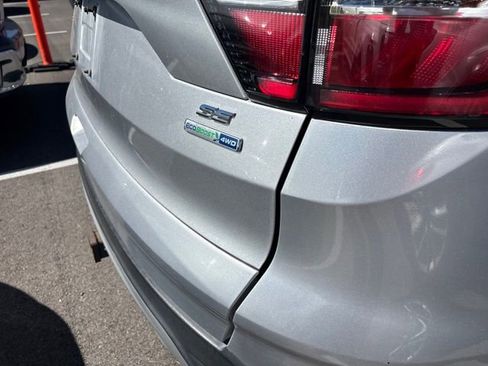 Used 2017 Ford Escape SE w/ Equipment Group 201A AWD/4WD image 9
