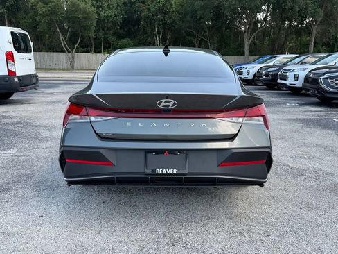 Used 2024 Hyundai Elantra SE FWD image 8
