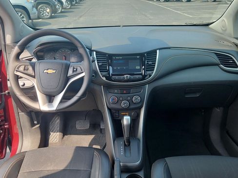 Used 2017 Chevrolet Trax LT w/ LT Convenience Package FWD image 16