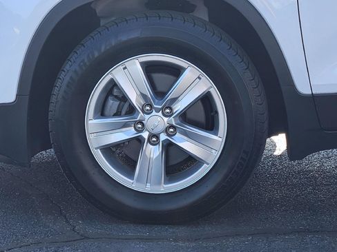 Used 2019 Chevrolet Trax LT w/ Driver Confidence Package FWD image 28