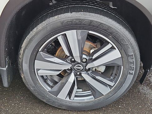 Certified 2022 Nissan Rogue Platinum w/ Head-Up Display Package image 8