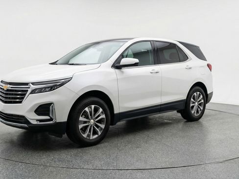Used 2025 Chevrolet Equinox LT image 3