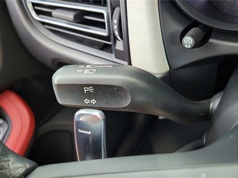 Used 2025 Porsche Macan image 40