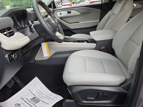New 2026 Ford Explorer Active w/ Active Comfort Package AWD/4WD image 6