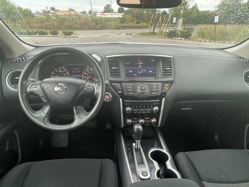 Used 2017 Nissan Pathfinder SV image 12