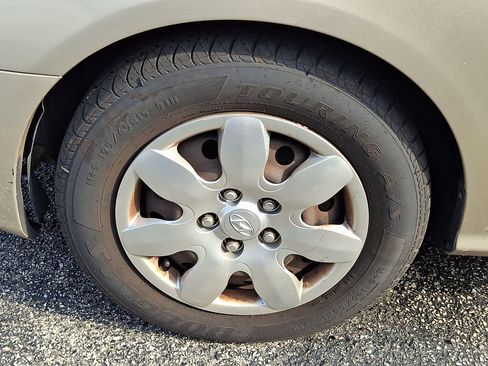 Used 2007 Hyundai Elantra Sedan FWD image 5