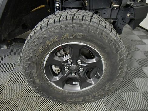 Used 2021 Jeep Wrangler Unlimited Rubicon w/ Cold Weather Group AWD/4WD image 17