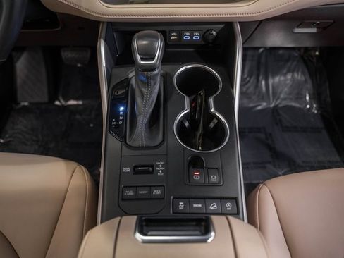 Used 2022 Toyota Highlander XLE image 25