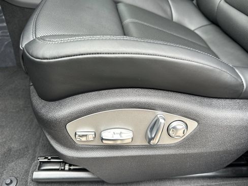 Used 2025 Porsche Macan AWD/4WD image 14