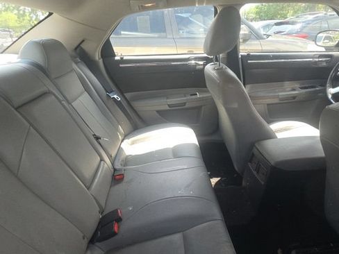 Used 2006 Chrysler 300 Touring w/ Comfort/Convenience Group RWD image 9