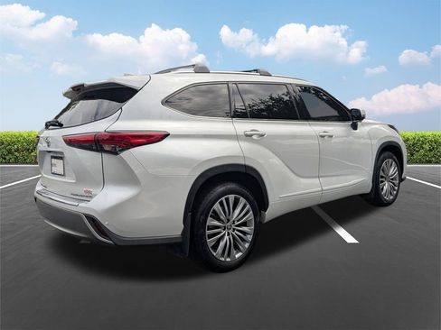 Used 2023 Toyota Highlander Platinum AWD/4WD image 5