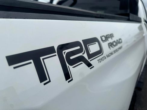 Used 2017 Toyota Tundra SR5 w/ SR5 Upgrade Package RWD image 19