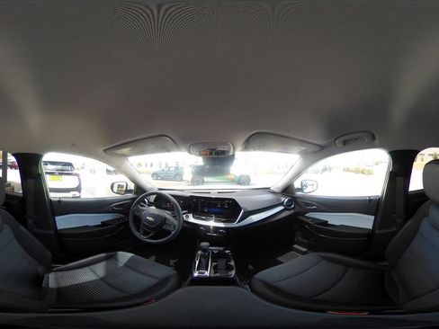 Used 2025 Chevrolet Trax LT FWD image 42