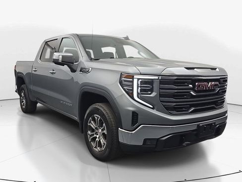 Used 2025 GMC Sierra 1500 SLT image 2